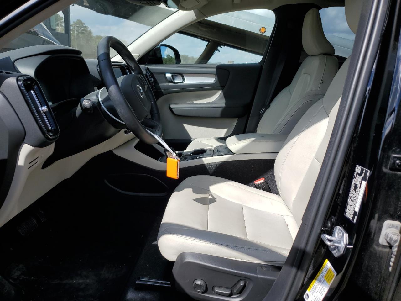 2021 Volvo Xc40 T4 Momentum VIN: YV4AC2HK7M2557086 Lot: 83830365