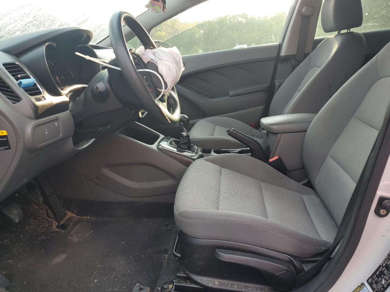 2017 Kia Forte Lx VIN: 3KPFK4A7XHE025191 Lot: 82115125