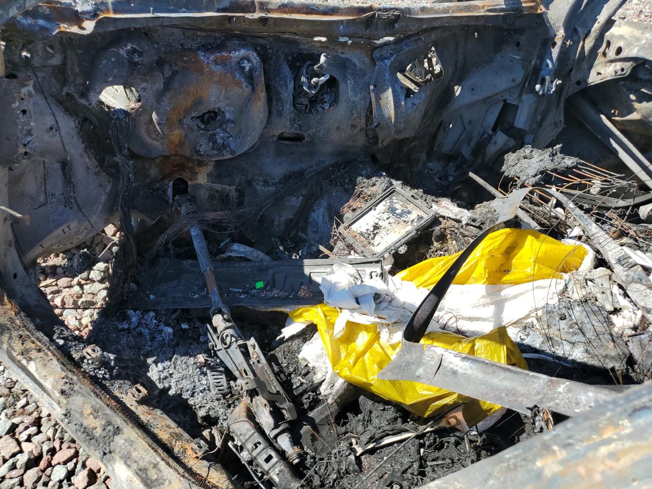 2022 Volvo Xc60 T8 Recharge R-Design VIN: AZ400967 Lot: 83861875