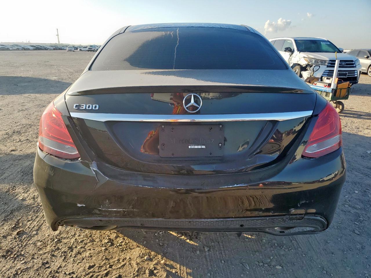 2017 Mercedes-Benz C 300 VIN: 55SWF4JB4HU203985 Lot: 81244005