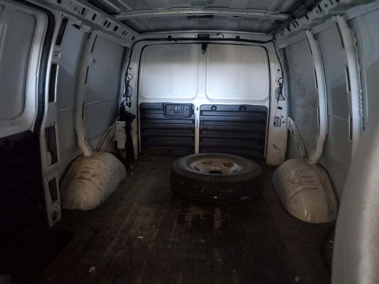 2015 Chevrolet Express G2500 VIN: 1GCWGFCF0F1219441 Lot: 84630885