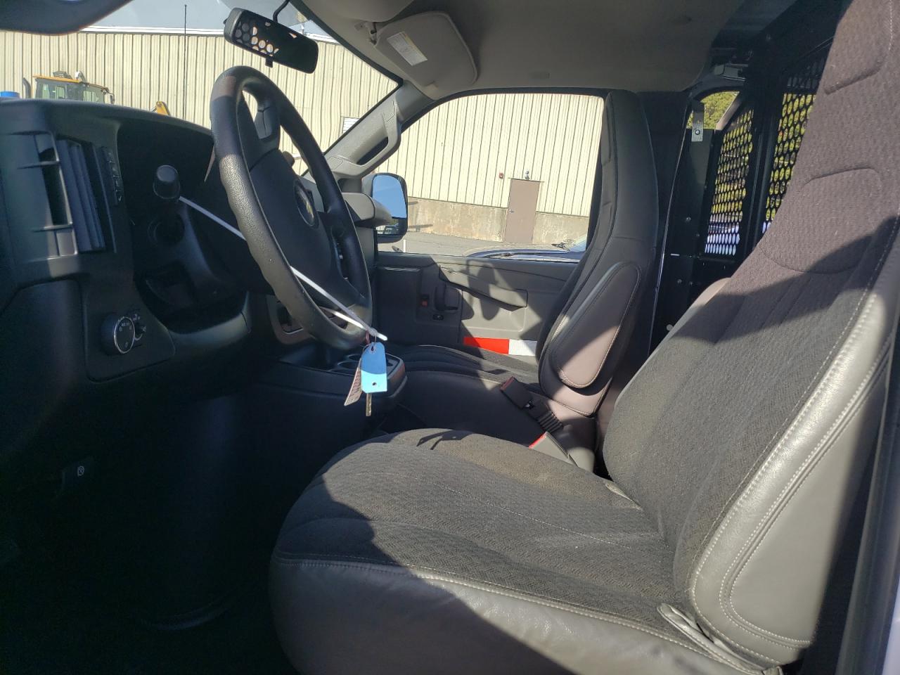 2018 Chevrolet Express G2500 VIN: 1GCWGAFG2J1912527 Lot: 81671475