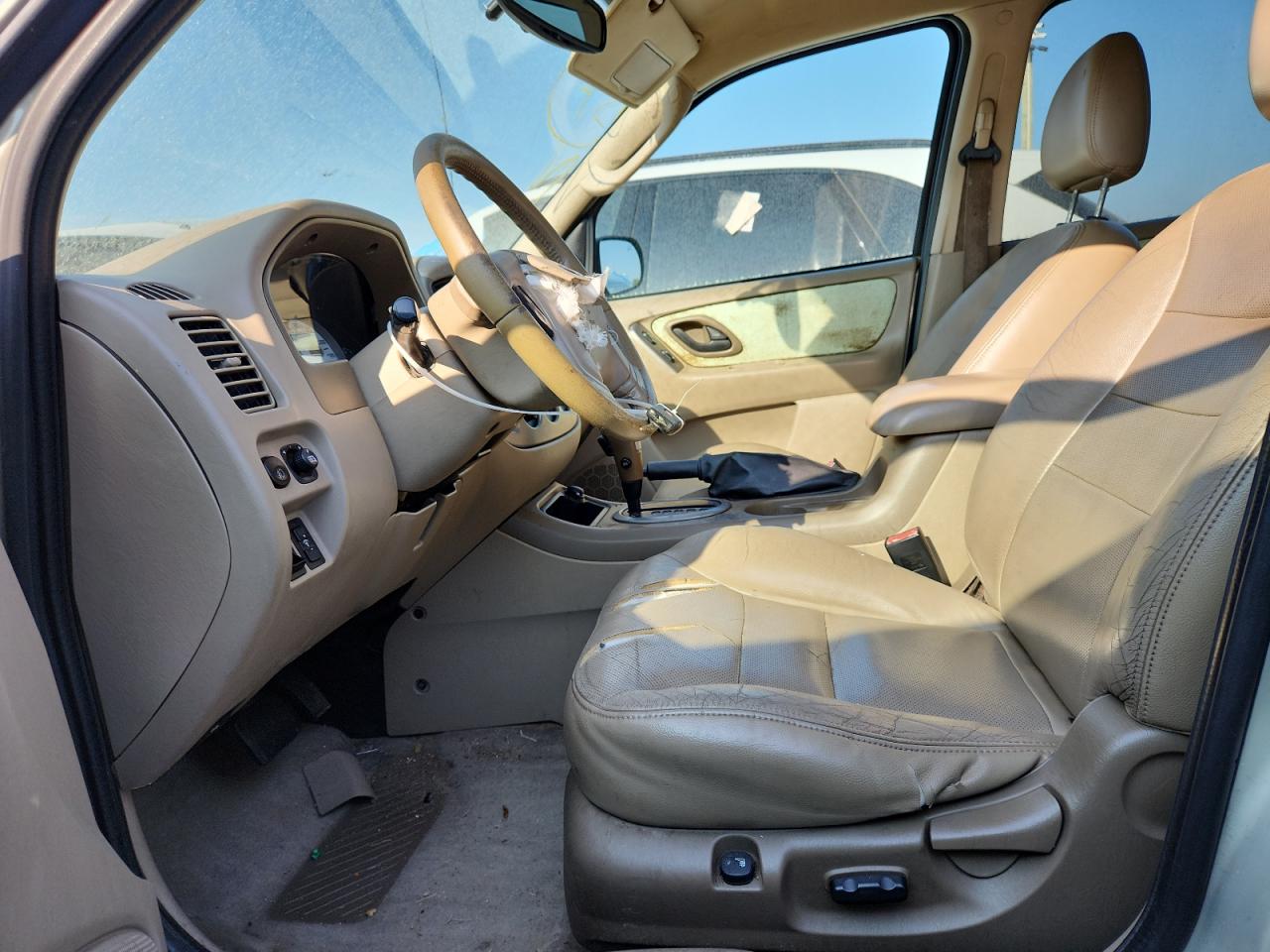 2005 Ford Escape Limited VIN: 1FMCU04125KA83247 Lot: 70686935