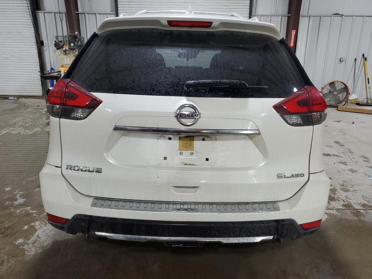 2017 Nissan Rogue S VIN: JN8AT2MV0HW012658 Lot: 81738295