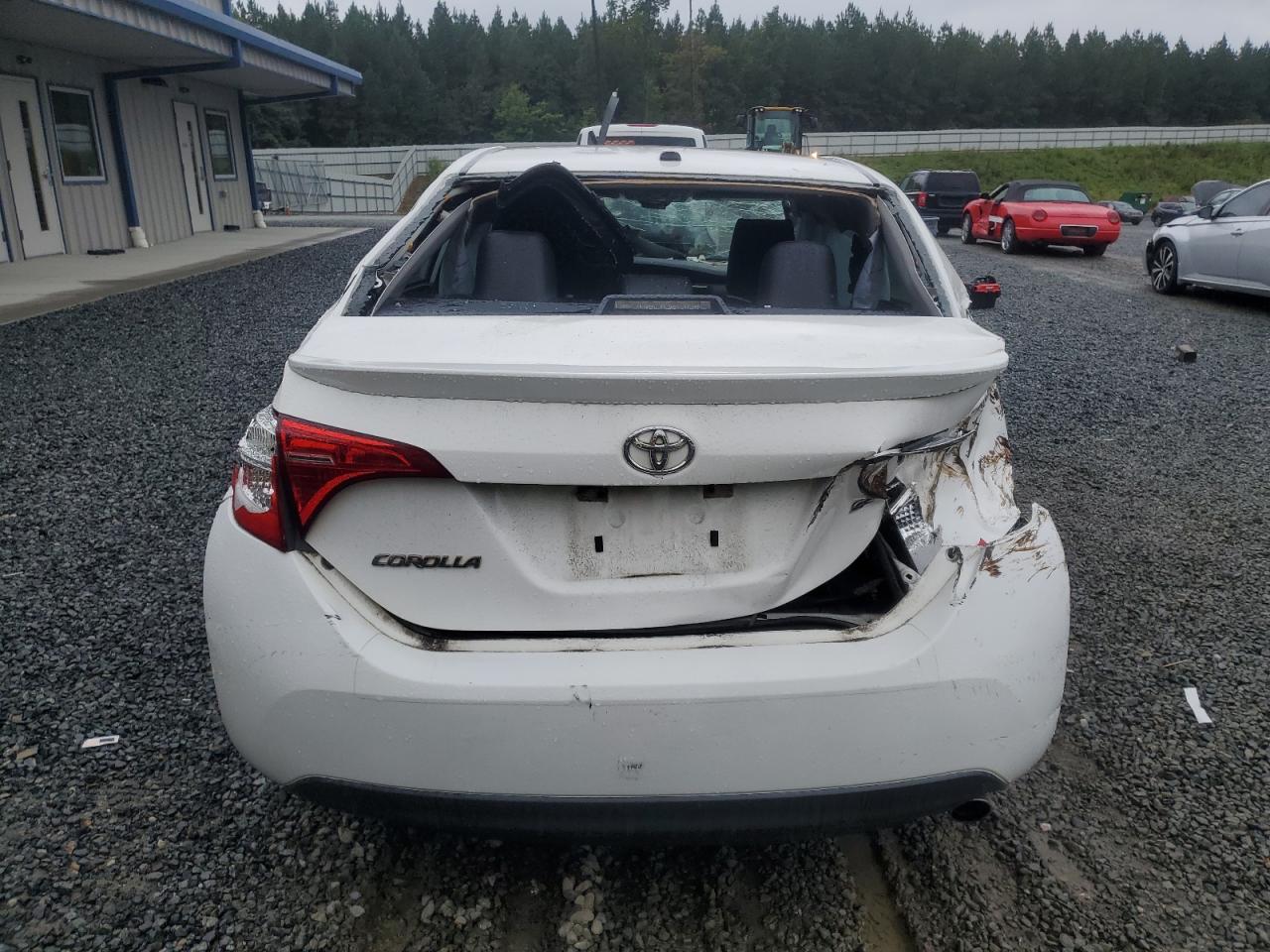 2017 Toyota Corolla L VIN: 5YFBURHE8HP589463 Lot: 82151075