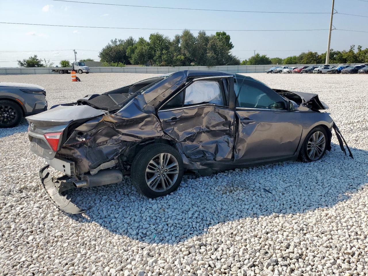 2016 Toyota Camry Le 4T1BF1FK5GU264271 photo #4