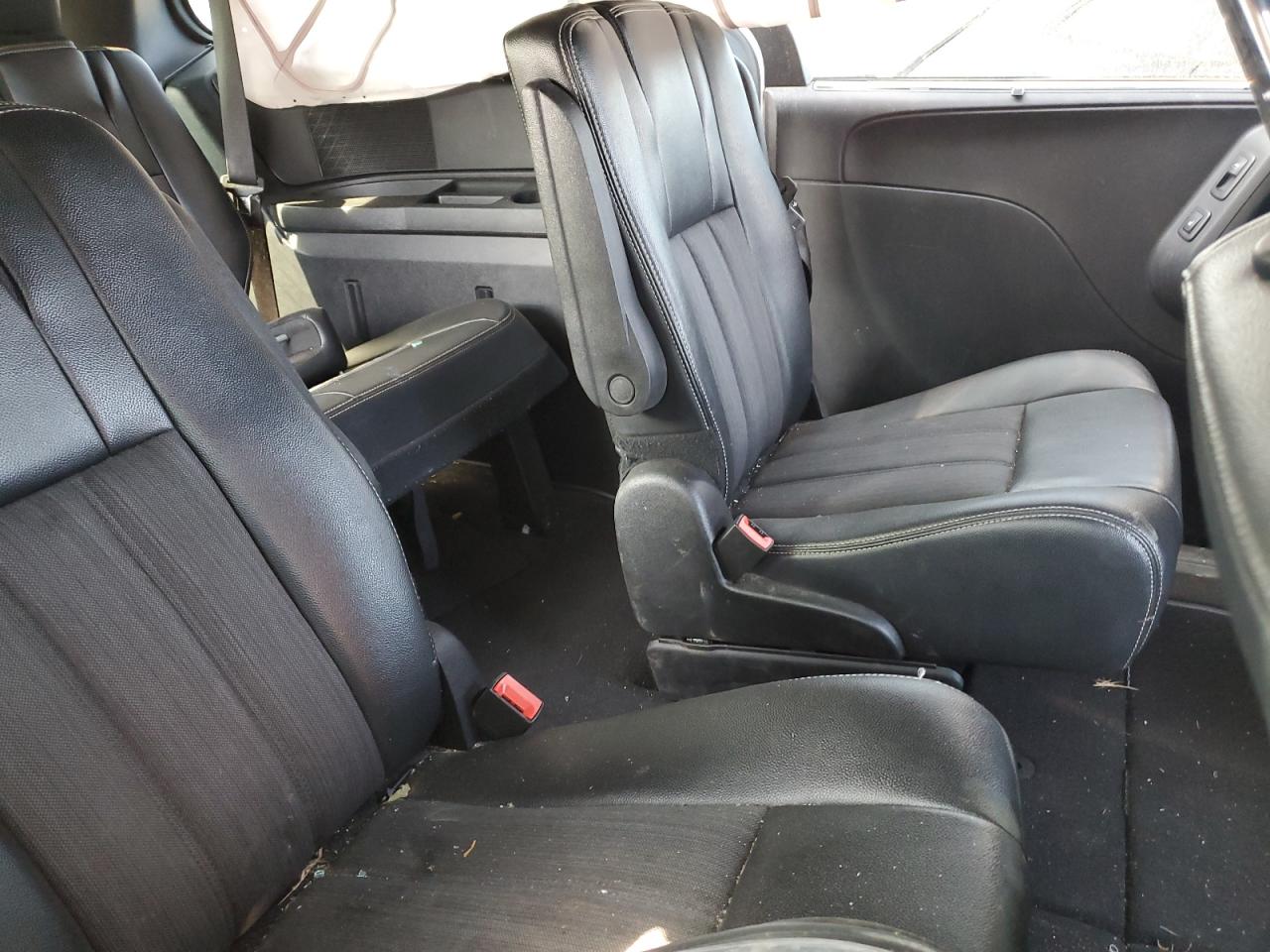 2016 Chrysler Town & Country S VIN: 2C4RC1HG2GR269218 Lot: 68155955