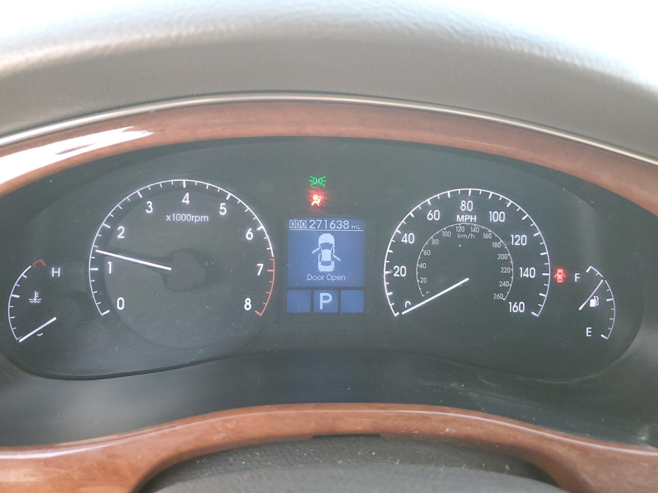 2013 Hyundai Genesis 3.8L VIN: KMHGC4DD3DU241801 Lot: 81884765