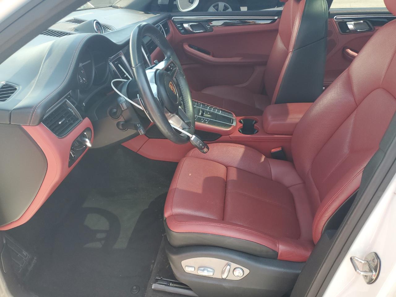 2017 Porsche Macan VIN: WP1AA2A54HLB83970 Lot: 70887675