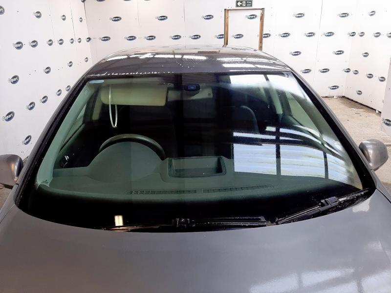2004 VOLKSWAGEN GOLF FSI SE 