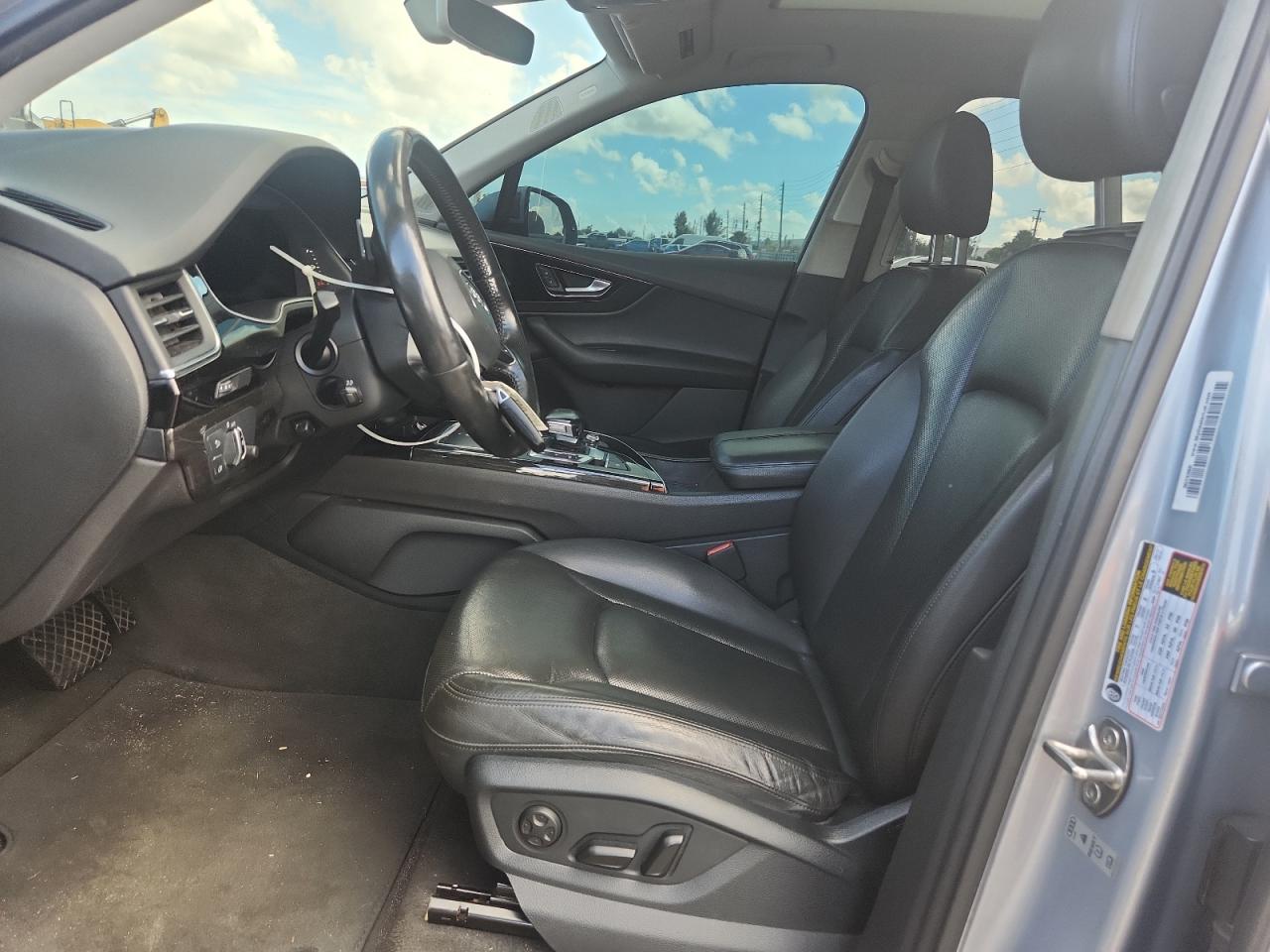 2017 Audi Q7 Premium Plus VIN: WA1LAAF70HD005038 Lot: 81623175