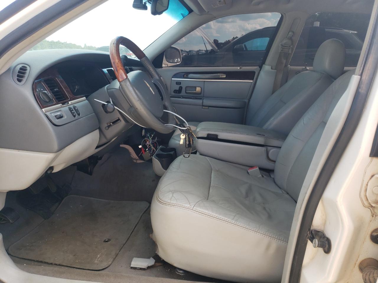 2007 Lincoln Town Car Signature Limited VIN: 1LNHM82W57Y613990 Lot: 84193425