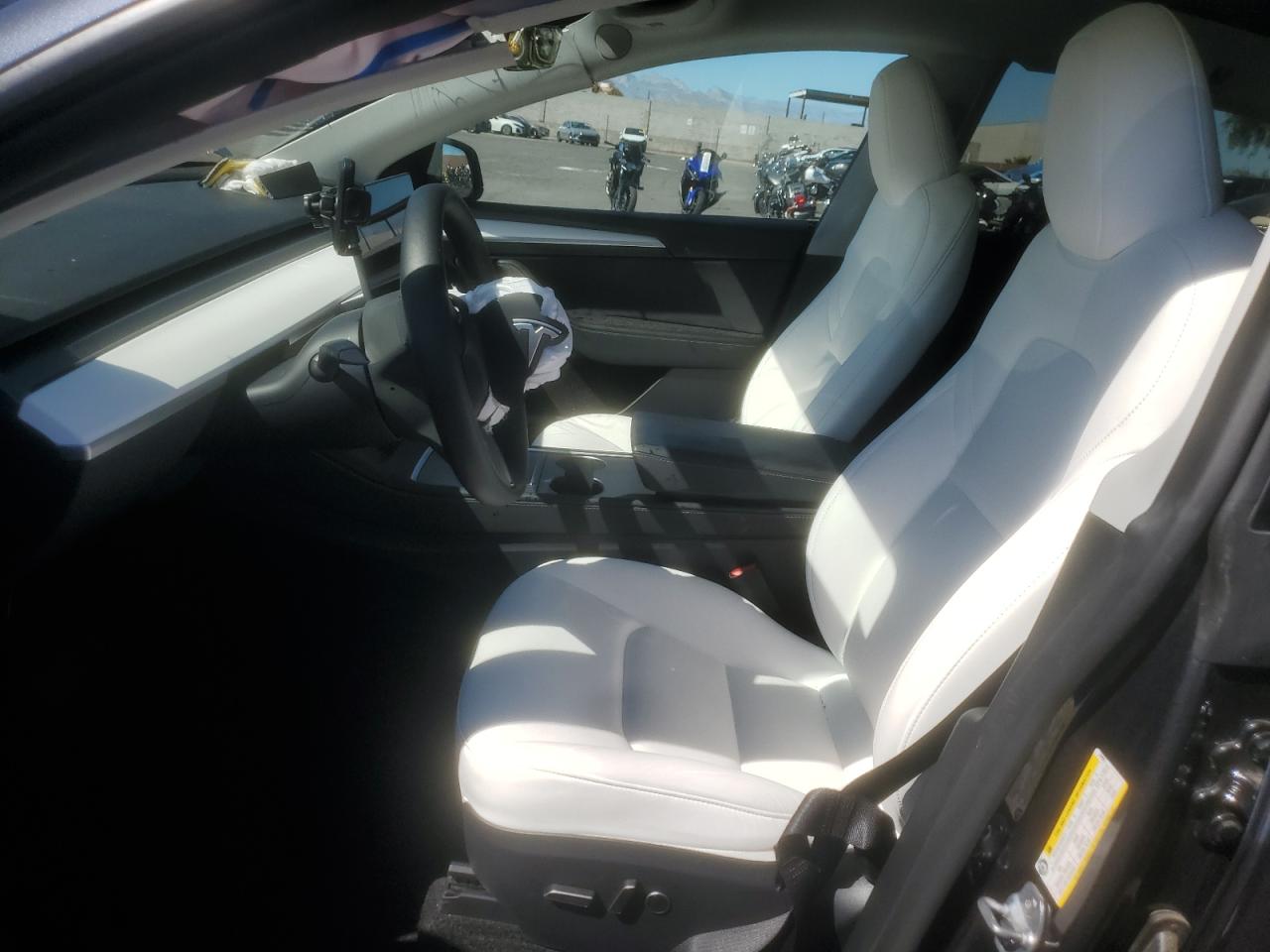 2025 Tesla Model Y VIN: 7SAYGDEE2SF292882 Lot: 83934545