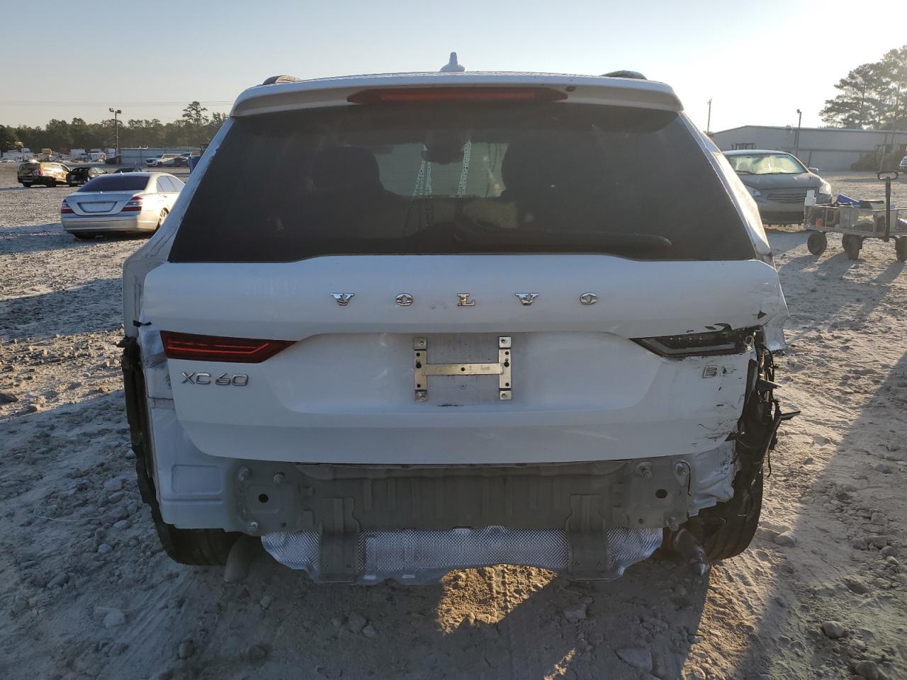 2022 Volvo Xc60 B5 Momentum VIN: YV4L12DK3N1962163 Lot: 80257145