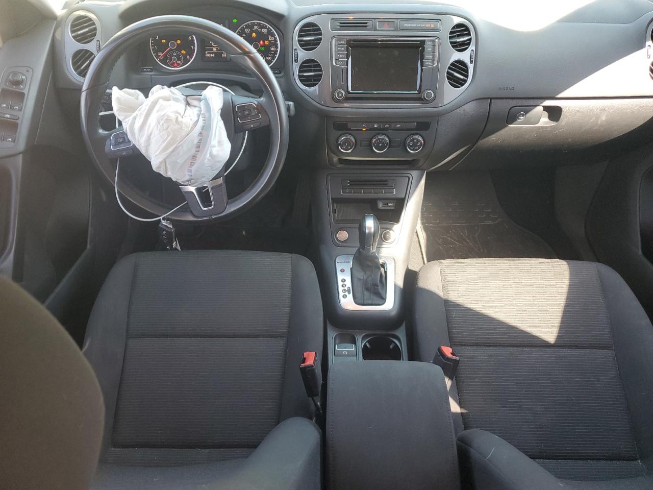 2018 Volkswagen Tiguan Limited VIN: WVGBV7AX0JK003951 Lot: 81550705