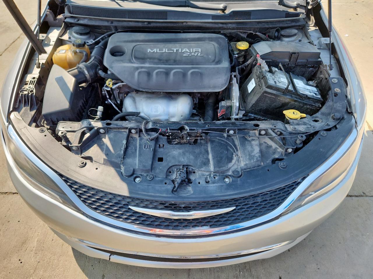 2015 Chrysler 200 Limited VIN: 1C3CCCAB2FN661812 Lot: 80273675