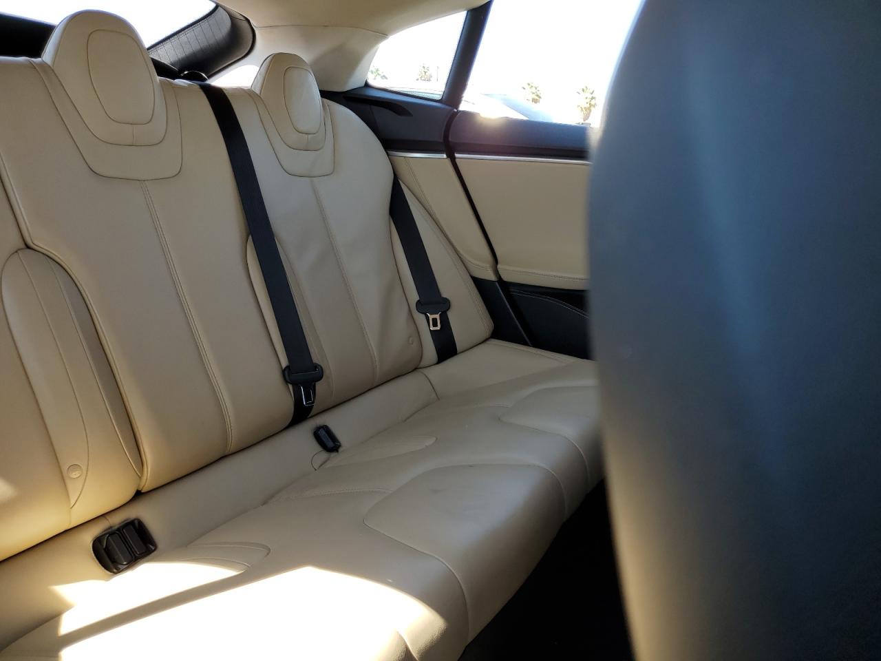 2014 Tesla Model S VIN: 5YJSA1S10EFP53683 Lot: 82171005