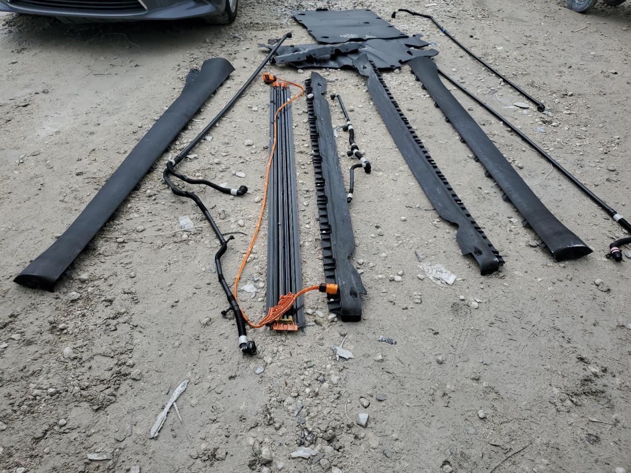 2024 Tesla Model Y VIN: 7SAYGDED0RF003483 Lot: 80616995