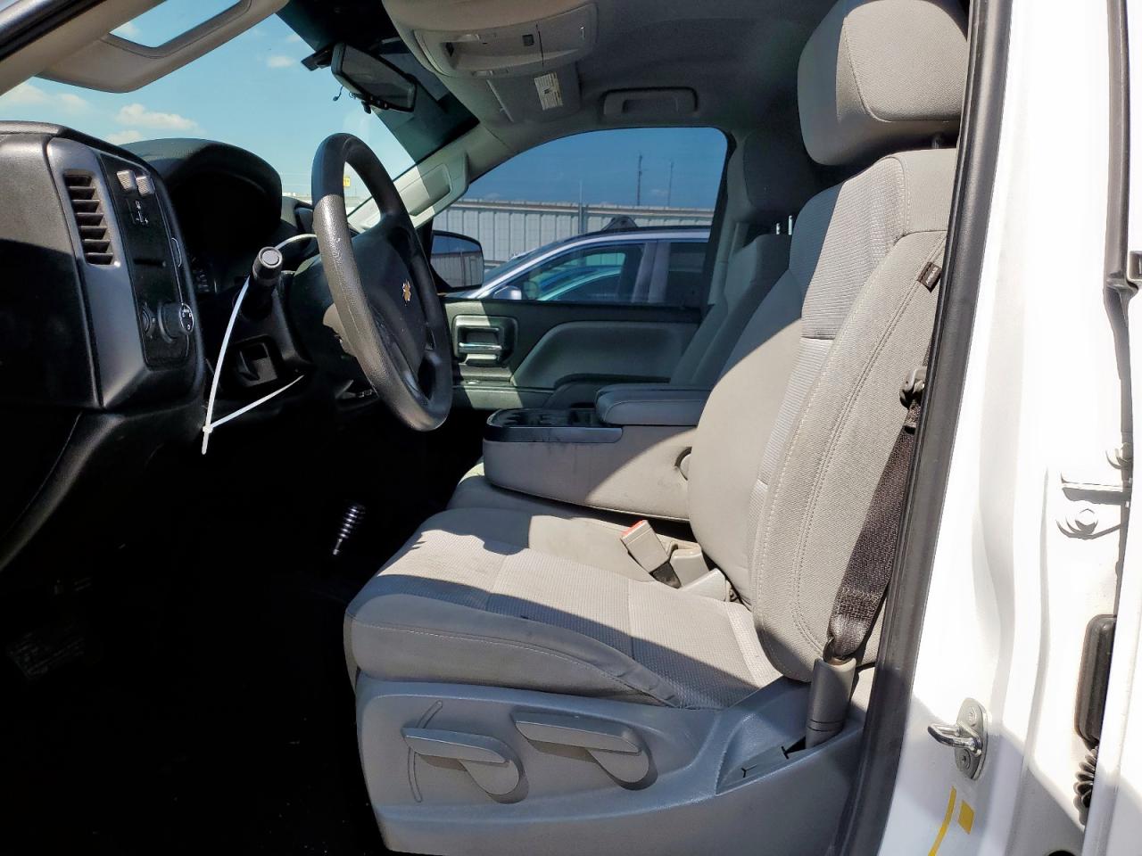 2018 Chevrolet Silverado K1500 Custom VIN: 1GCVKPEC4JZ114429 Lot: 84775935