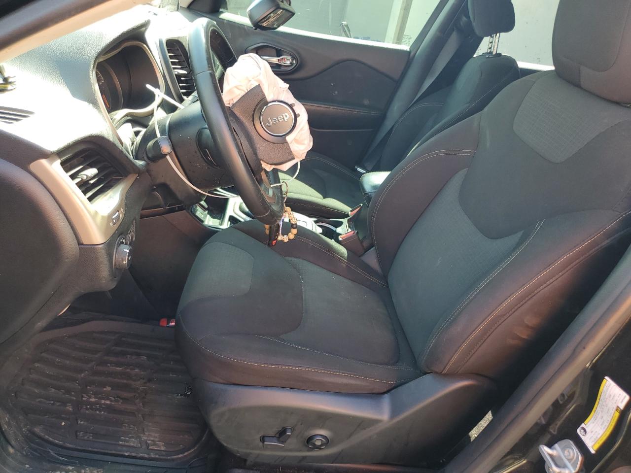 2017 Jeep Cherokee Latitude VIN: 1C4PJLCB5HW540382 Lot: 80467575