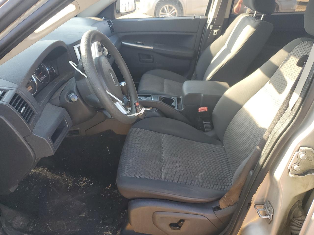 1J8GR48K48C147569 2008 Jeep Grand Cherokee Laredo