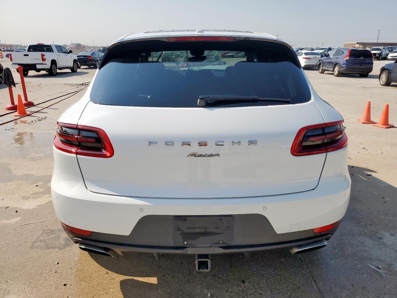2018 Porsche Macan VIN: WP1AA2A58JLB04662 Lot: 71006695