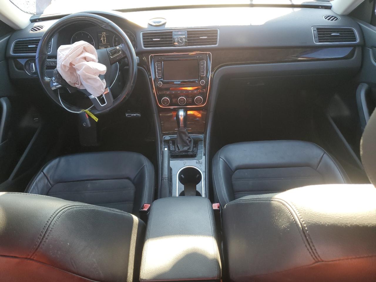 2015 Volkswagen Passat Sel VIN: 1VWCV7A30FC066570 Lot: 83989745