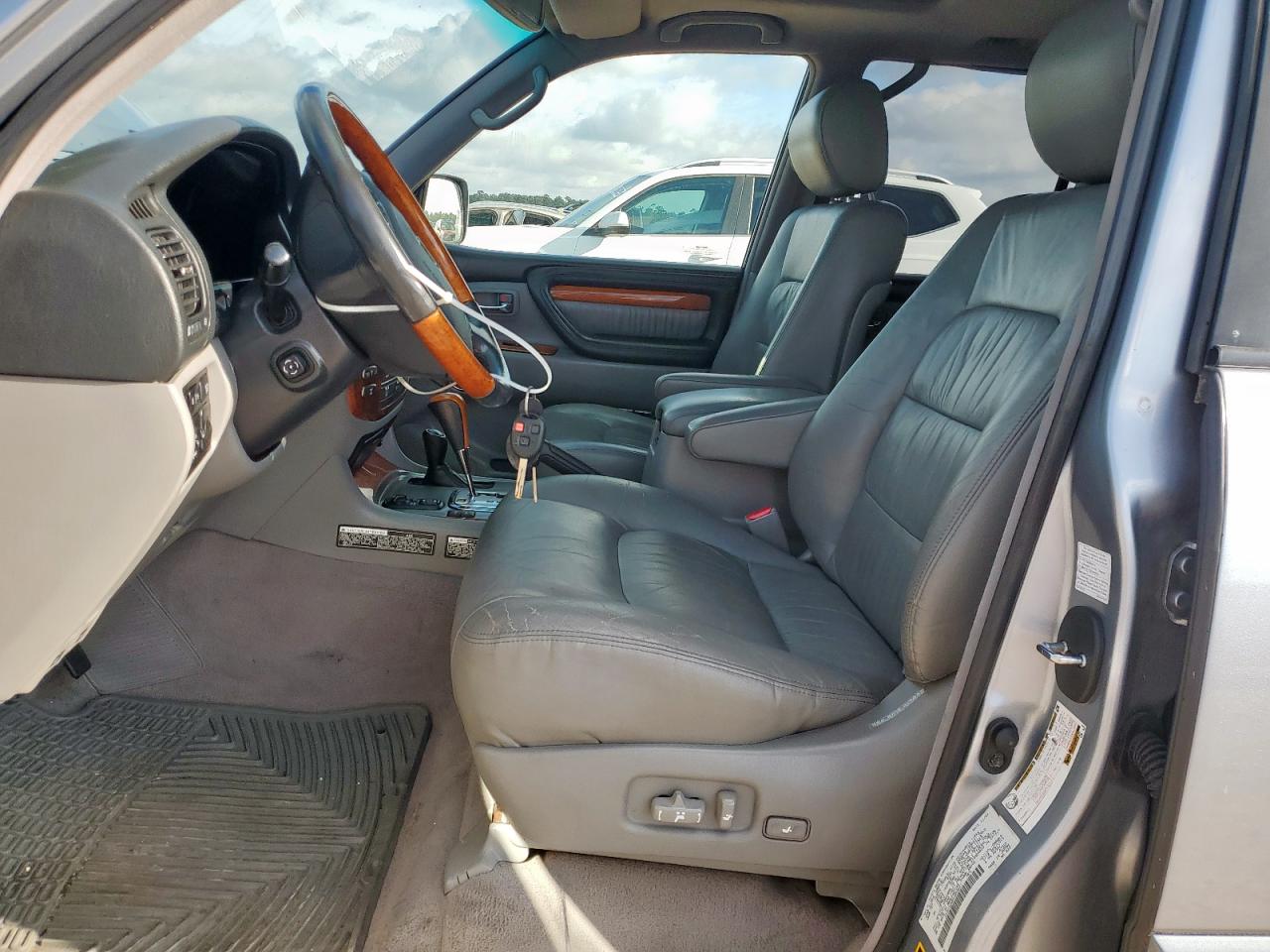 2005 Lexus Lx 470 VIN: JTJHT00W553553647 Lot: 83853335