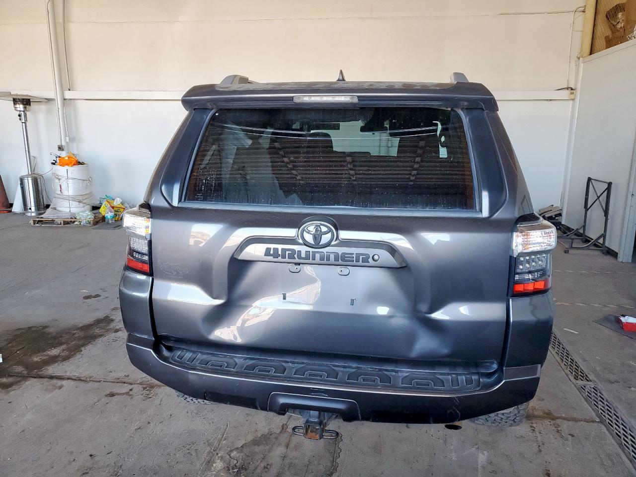 2015 Toyota 4Runner Sr5/Sr5 Premium VIN: JTEBU5JR1F5214610 Lot: 81432945
