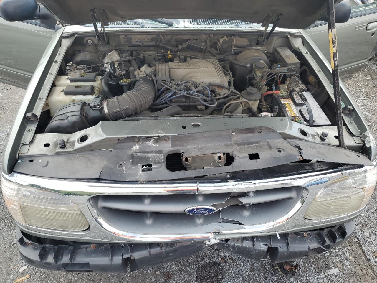 2000 Ford Explorer Eddie Bauer VIN: 1FMDU84P0YZA54493 Lot: 81261175