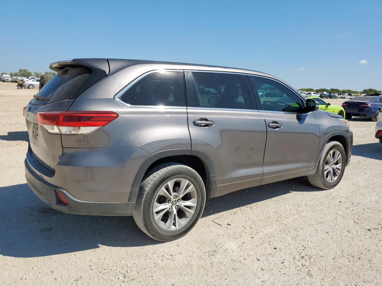 2018 Toyota Highlander Le grey null gasoline 5TDZZRFH3JS266075 photo #4