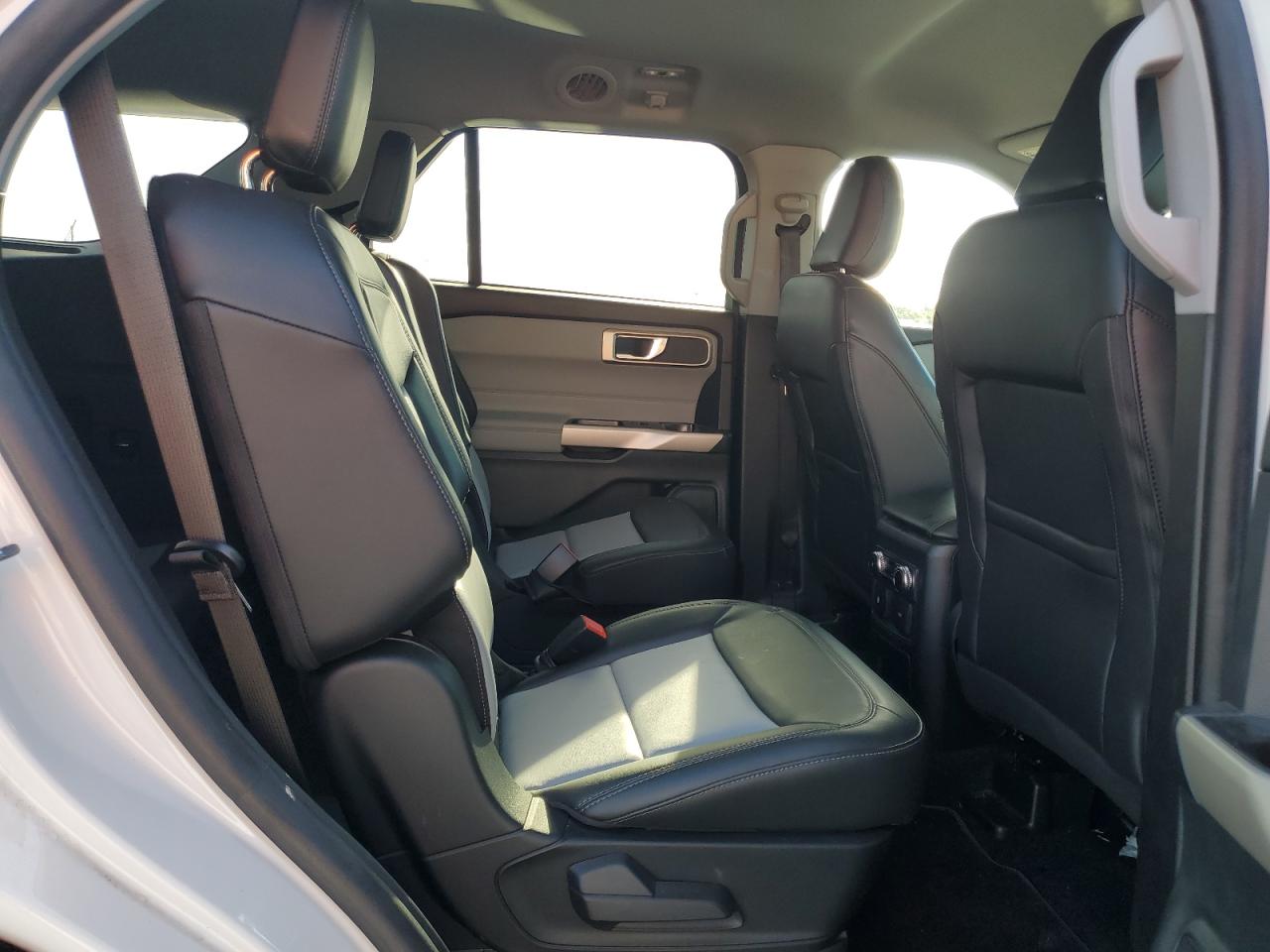 2022 Ford Explorer Xlt VIN: 1FMSK7DH4NGB19899 Lot: 82049235