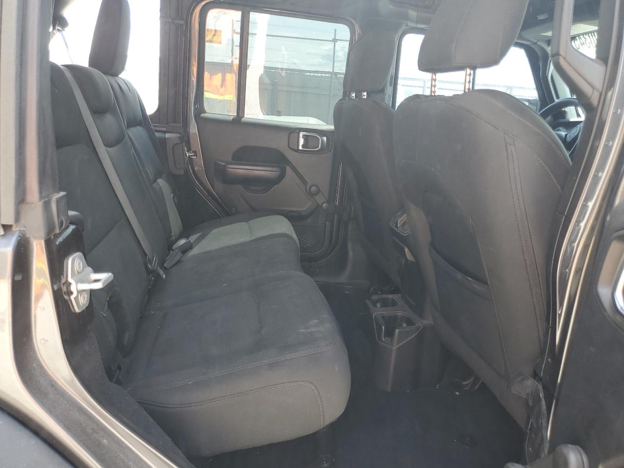 2018 Jeep Wrangler Unlimited Sport VIN: 1C4HJXDG5JW171518 Lot: 71400345