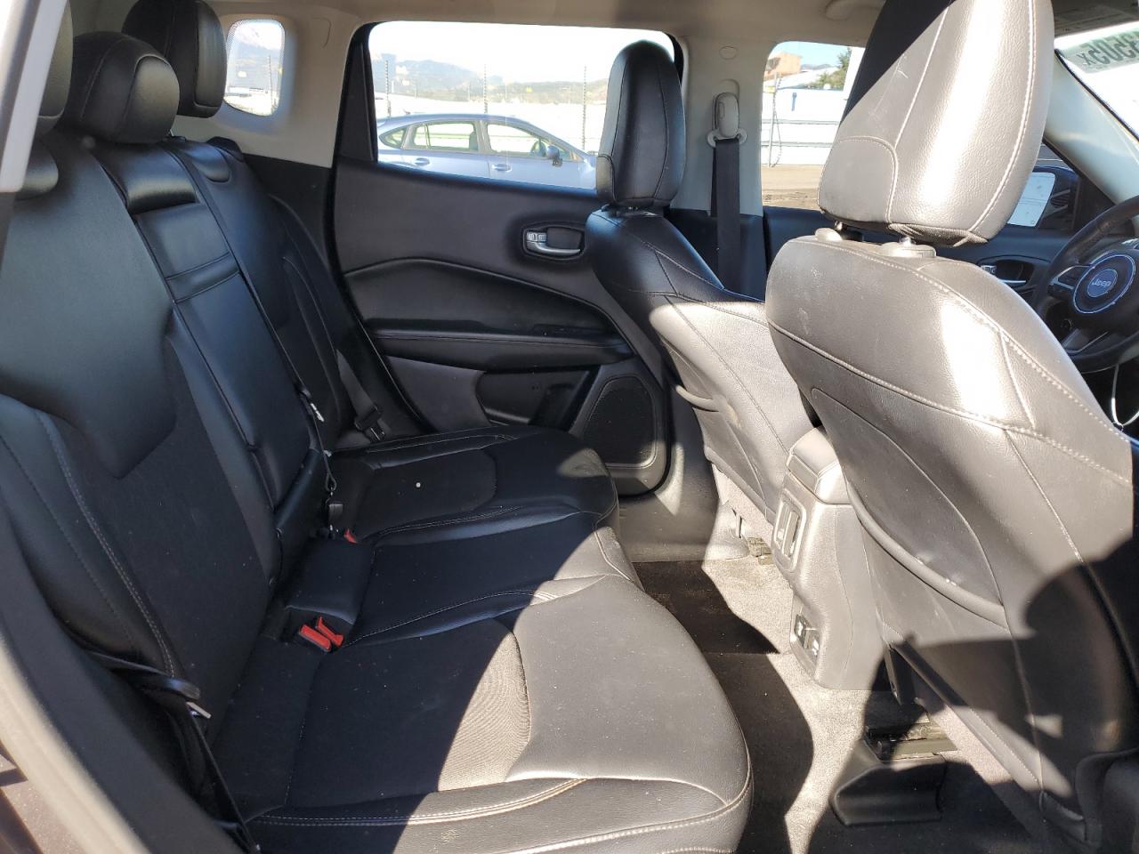 2018 Jeep Compass Latitude VIN: 3C4NJDBB5JT104996 Lot: 84243505