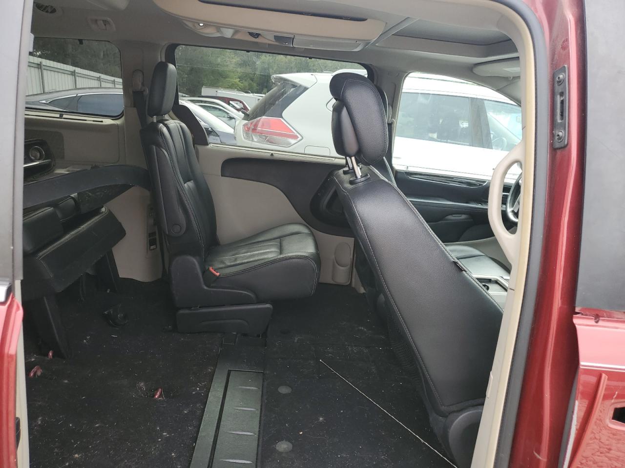 2016 Chrysler Town & Country Touring L VIN: 2C4RC1CG5GR269625 Lot: 81120415