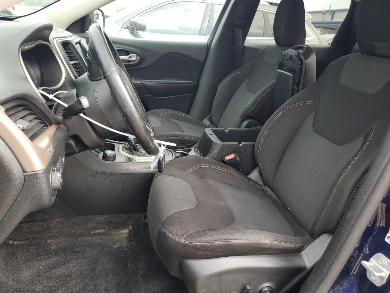 2015 Jeep Cherokee Latitude VIN: 1C4PJMCS2FW703668 Lot: 81245335