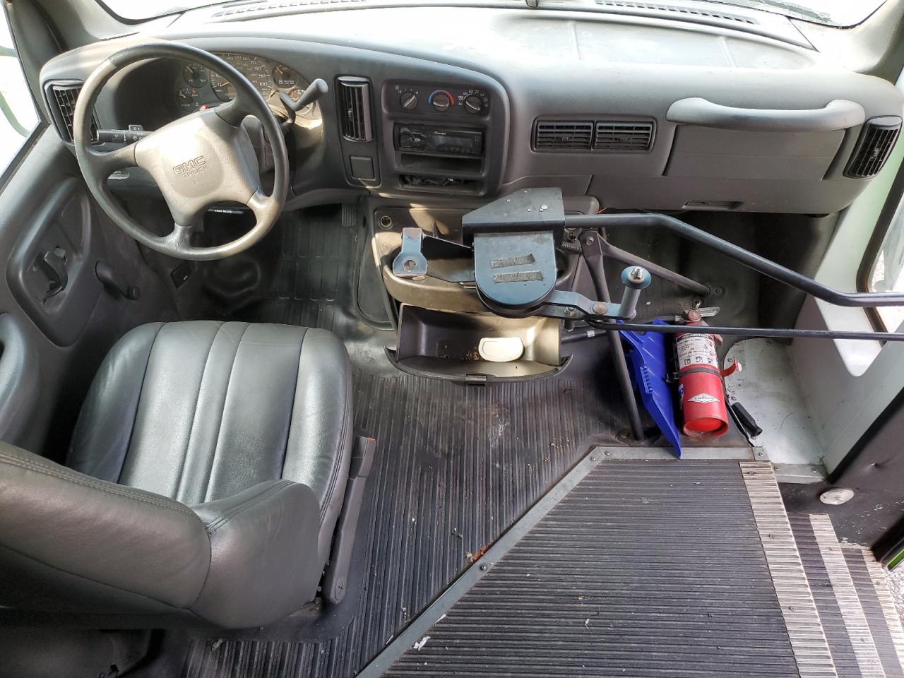 2002 GMC Savana Cutaway G3500 VIN: 1GDHG31R621235671 Lot: 70904765