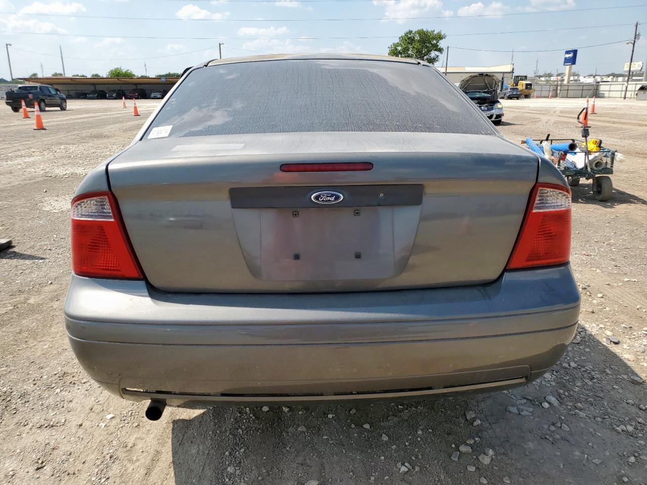 2005 Ford Focus Zx4 VIN: 1FAFP34N95W236797 Lot: 81064635
