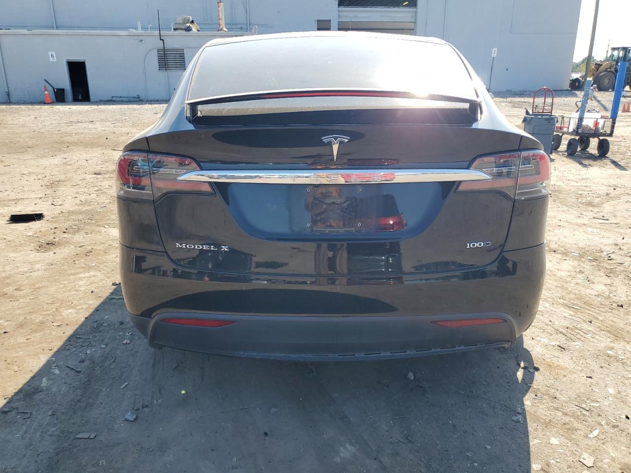 2018 Tesla Model X VIN: 5YJXCDE25JF121990 Lot: 81138065