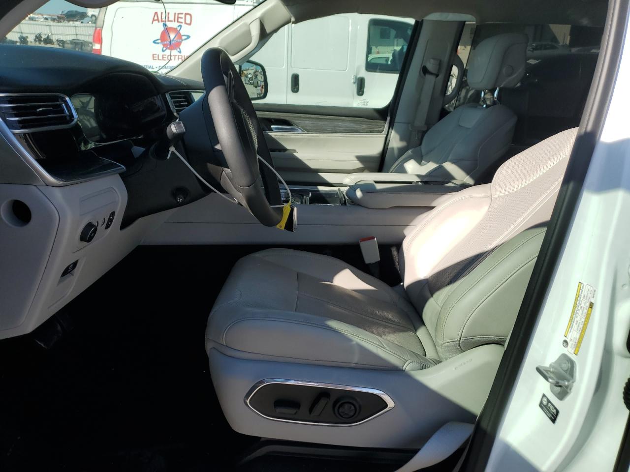 2022 Jeep Wagoneer Series Iii VIN: 1C4SJVDT1NS107755 Lot: 84618635