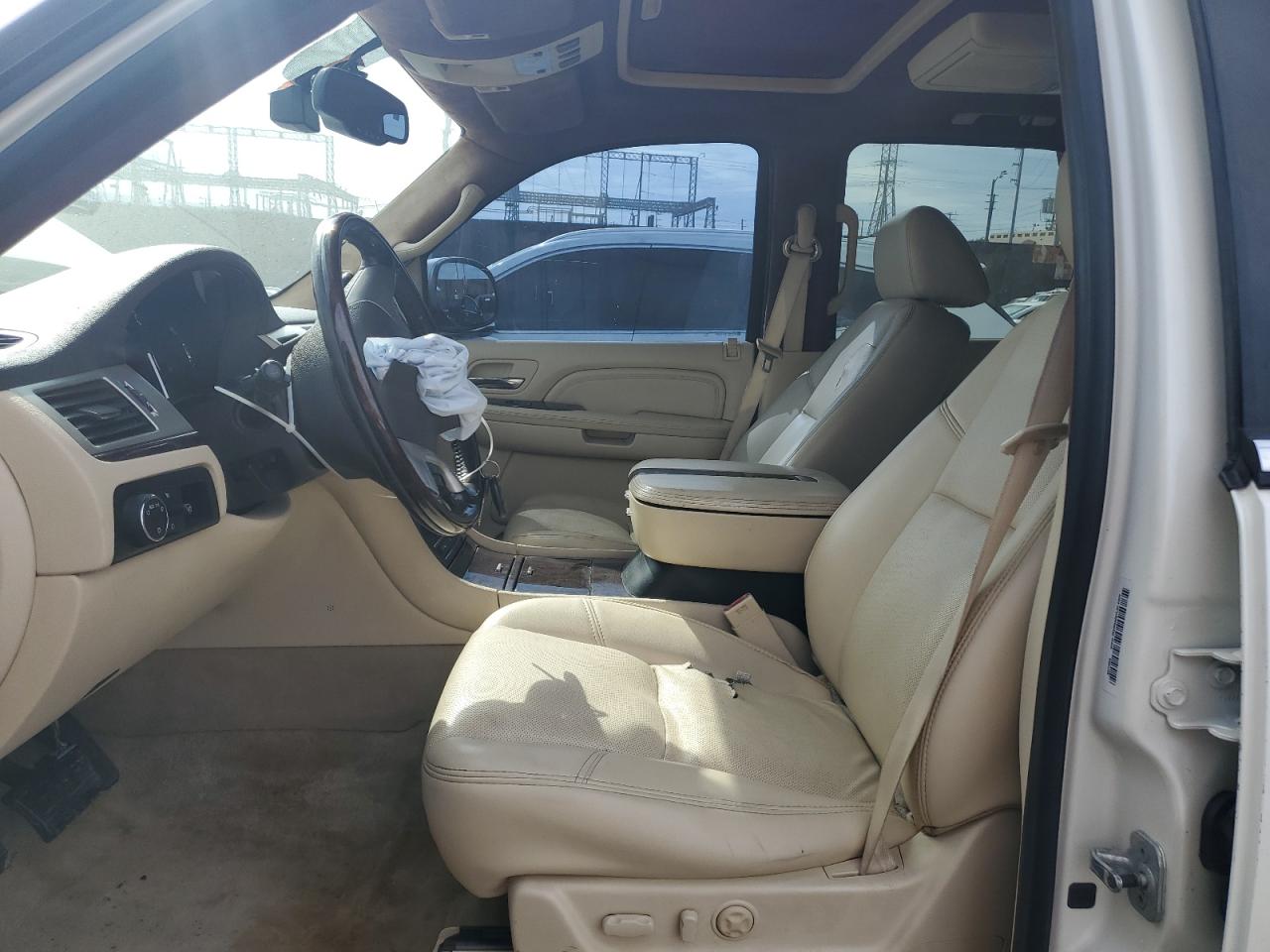 2008 Cadillac Escalade Luxury VIN: 1GYEC63858R149460 Lot: 81617245