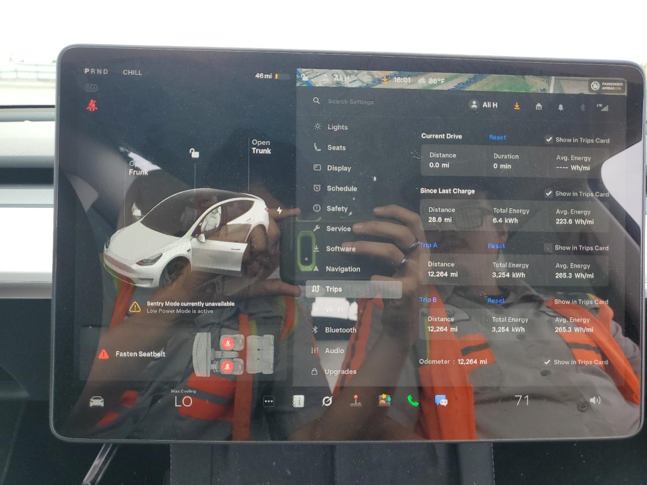 2025 Tesla Model Y VIN: 7SAYGDEE6SF220440 Lot: 82074235