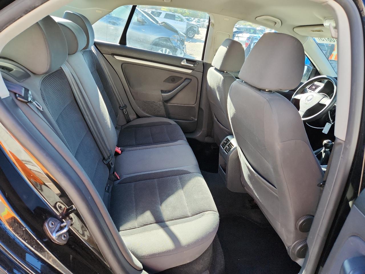 2008 Volkswagen Jetta S VIN: 3VWJZ71K98M170107 Lot: 81610875