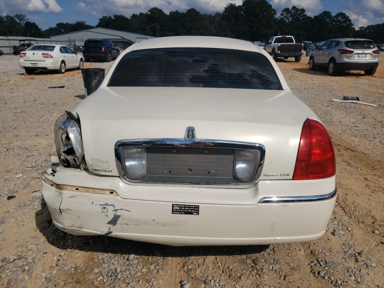 2007 Lincoln Town Car Signature Limited VIN: 1LNHM82W57Y613990 Lot: 84193425