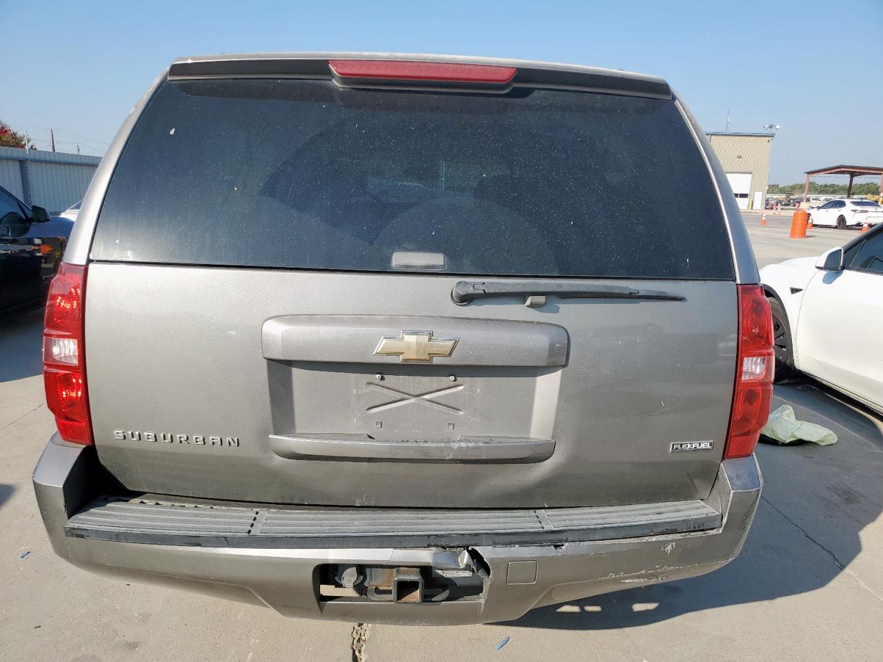 2007 Chevrolet Suburban C1500 VIN: 1GNFC16017J406329 Lot: 81088985