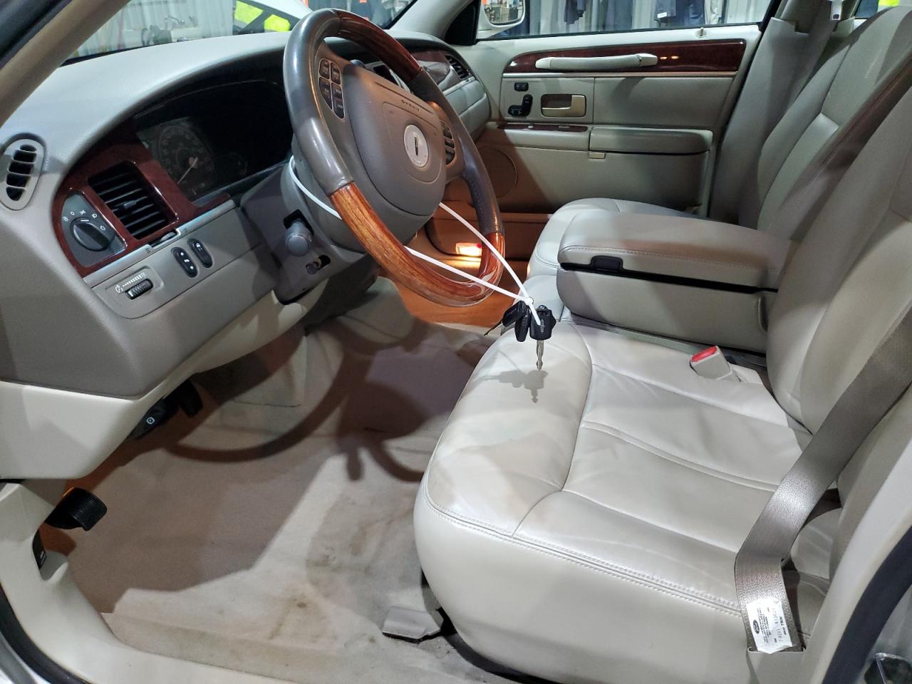 2004 Lincoln Town Car Ultimate VIN: 1LNHM83WX4Y629256 Lot: 80481265