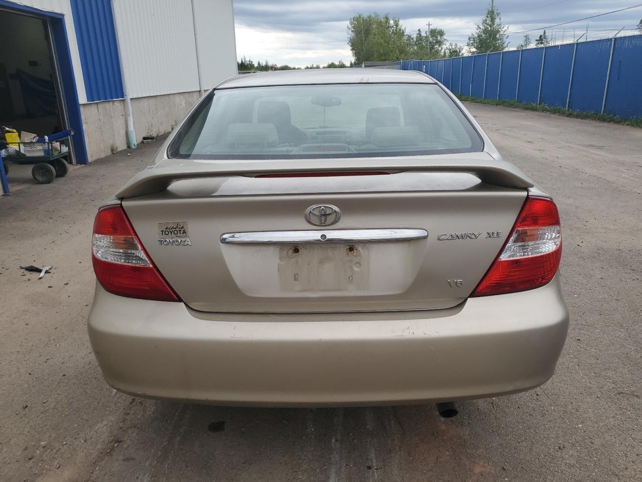 2004 Toyota Camry Le VIN: 4T1BF30K04U583366 Lot: 70001735