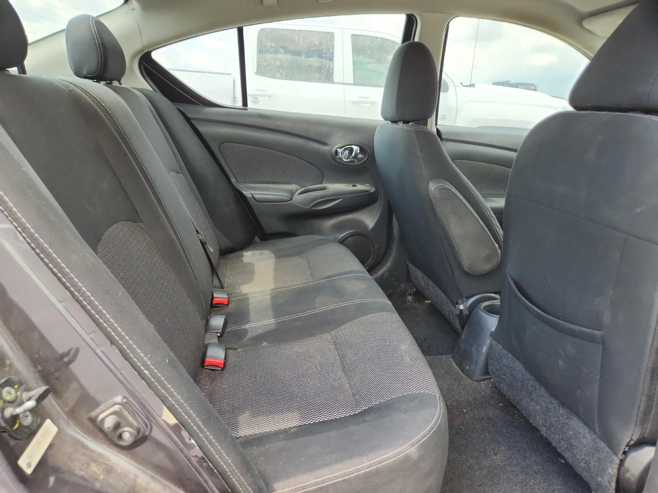 2015 Nissan Versa S VIN: 3N1CN7AP5FL860218 Lot: 71298235