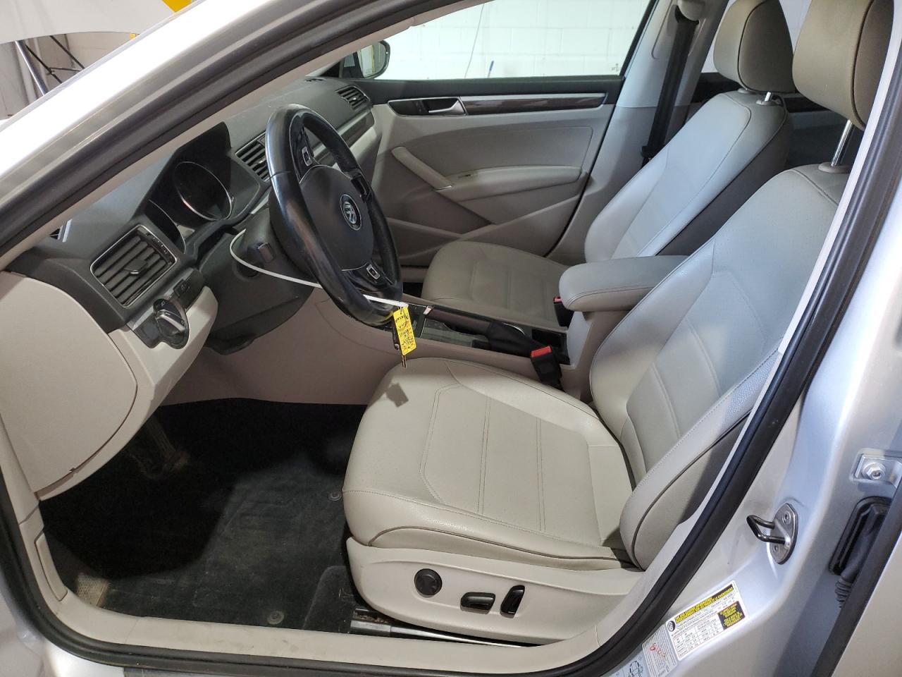 2017 Volkswagen Passat Se VIN: 1VWGT7A35HC009923 Lot: 70689475