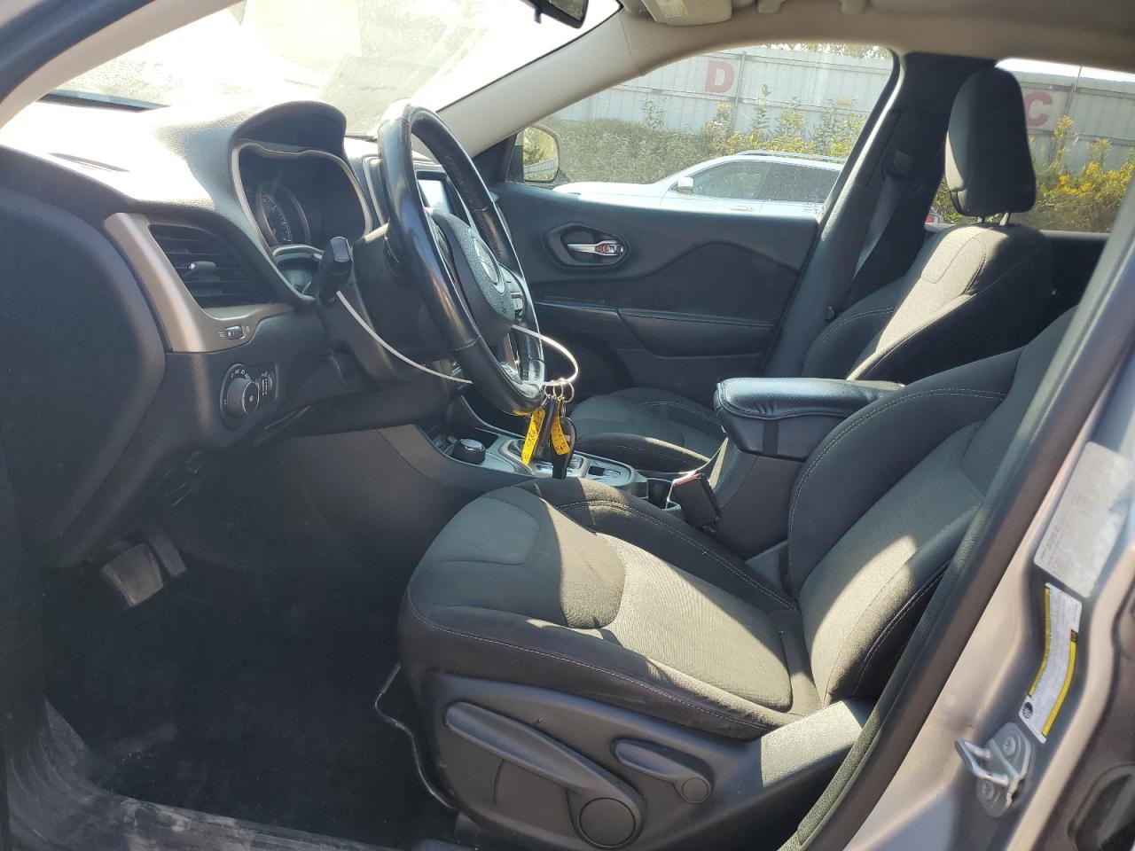 2016 Jeep Cherokee Latitude VIN: 1C4PJMCB8GW131300 Lot: 72059695